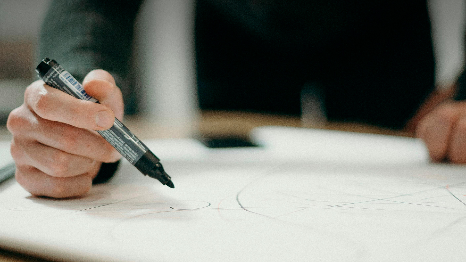 Rénovation d&rsquo;intérieur : le rôle de l&rsquo;architecte d&rsquo;intérieur dans la conception d&rsquo;une maison contemporaine